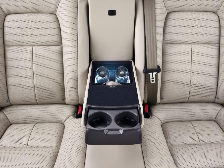  Volvo S80 2006 года  (фото 80 из 160)